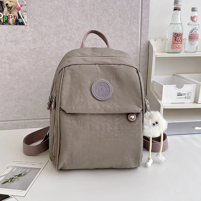 Kompakter Rucksack mit vielen Fächern
