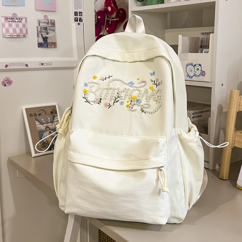 Schulrucksack mit bestickter Blume