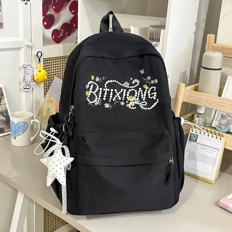 Schulrucksack mit bestickter Blume