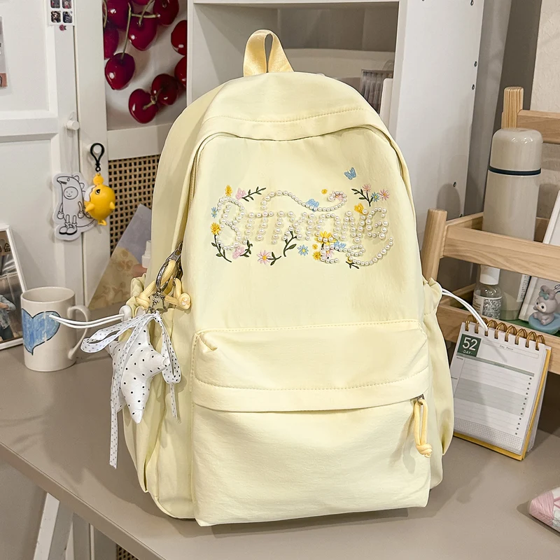 Schulrucksack mit bestickter Blume