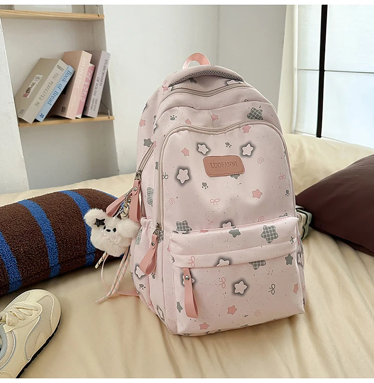 Süßer Blumenrucksack