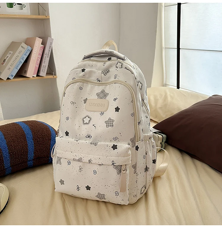 Süßer Blumenrucksack