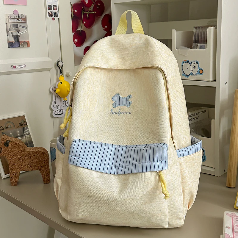 Lässiger Schulrucksack mit vielen Taschen