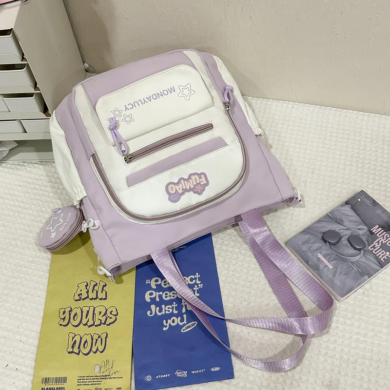 Lässiger Schulrucksack mit vielen Taschen