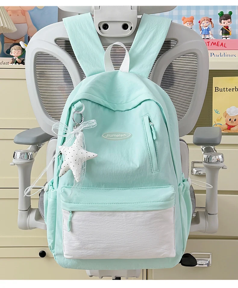 Leichter Schulrucksack mit mehreren Fächern