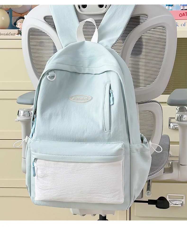 Leichter Schulrucksack mit mehreren Fächern
