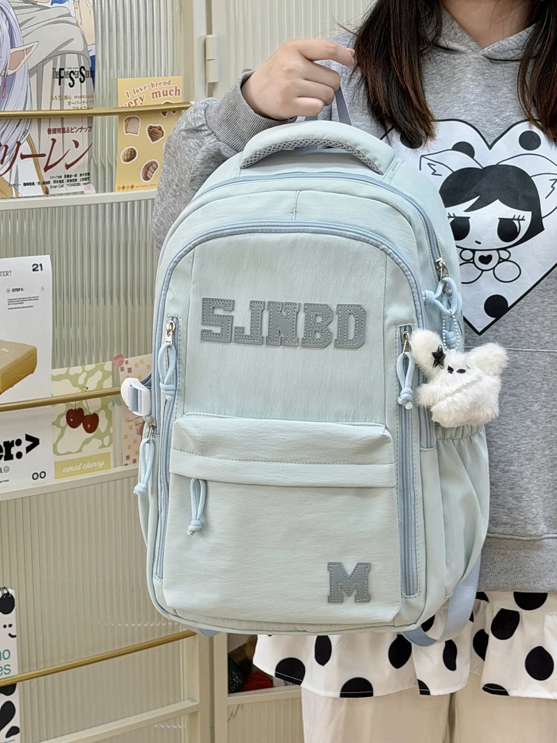 Praktischer Schulrucksack mit mehreren Fächern