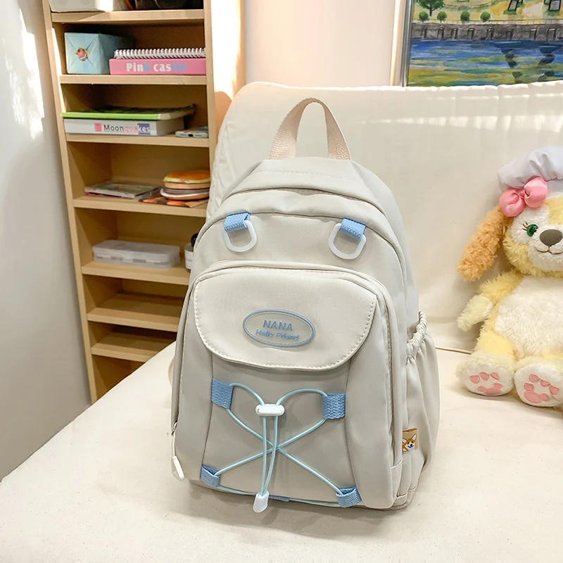 Kompakter Freizeit-Schulrucksack mit mehreren Taschen