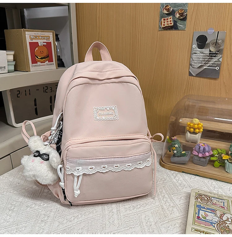 Niedlicher bestickter Schulrucksack mit mehreren Fächern