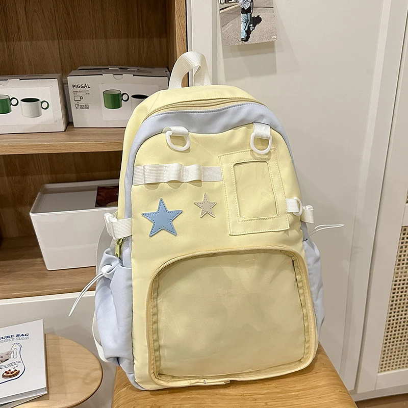 Niedlicher Schulrucksack mit detaillierten Taschen