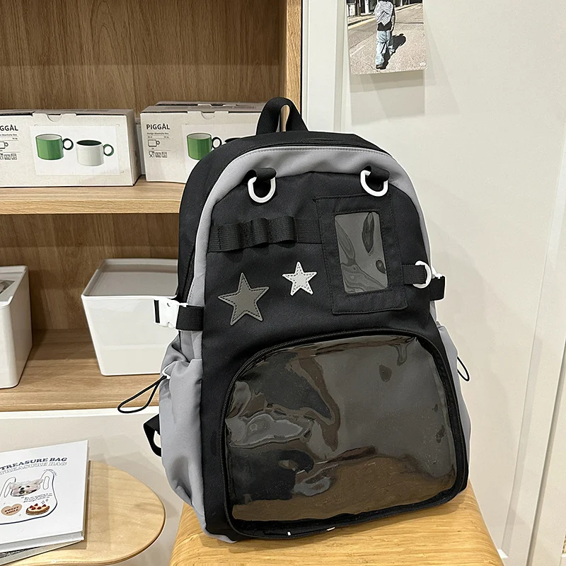Niedlicher Schulrucksack mit detaillierten Taschen