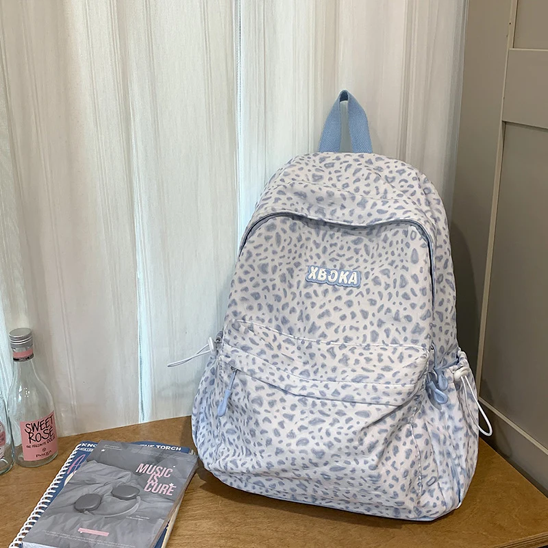 Niedlicher trendiger Schulrucksack mit Dekoration