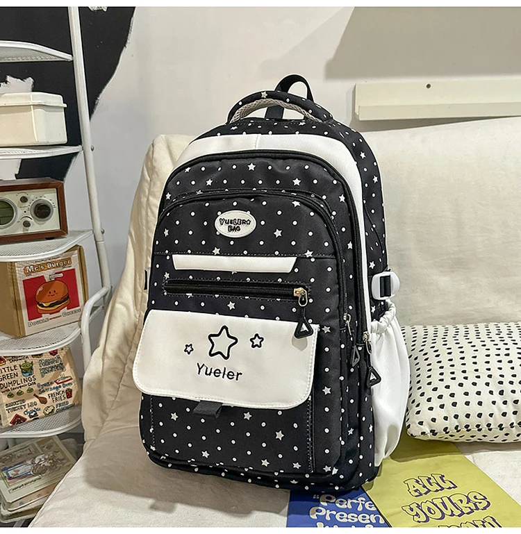 Lustige Schultasche mit Charakter-Applikation