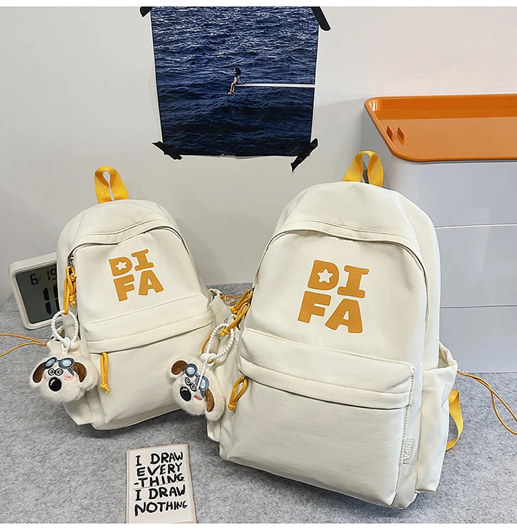 Leichter lässiger Schulrucksack