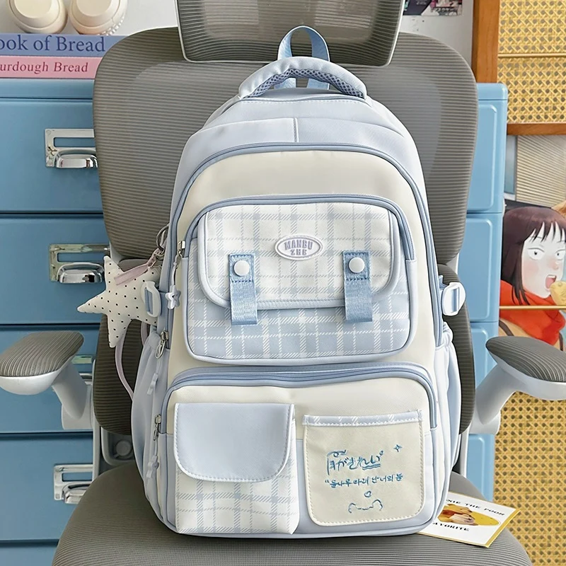 Karierter Schulrucksack