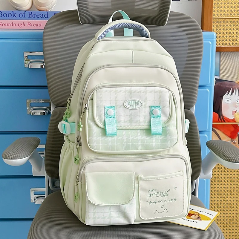 Karierter Schulrucksack