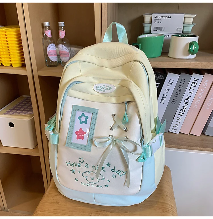 Niedlicher Schulrucksack im Charakter-Design