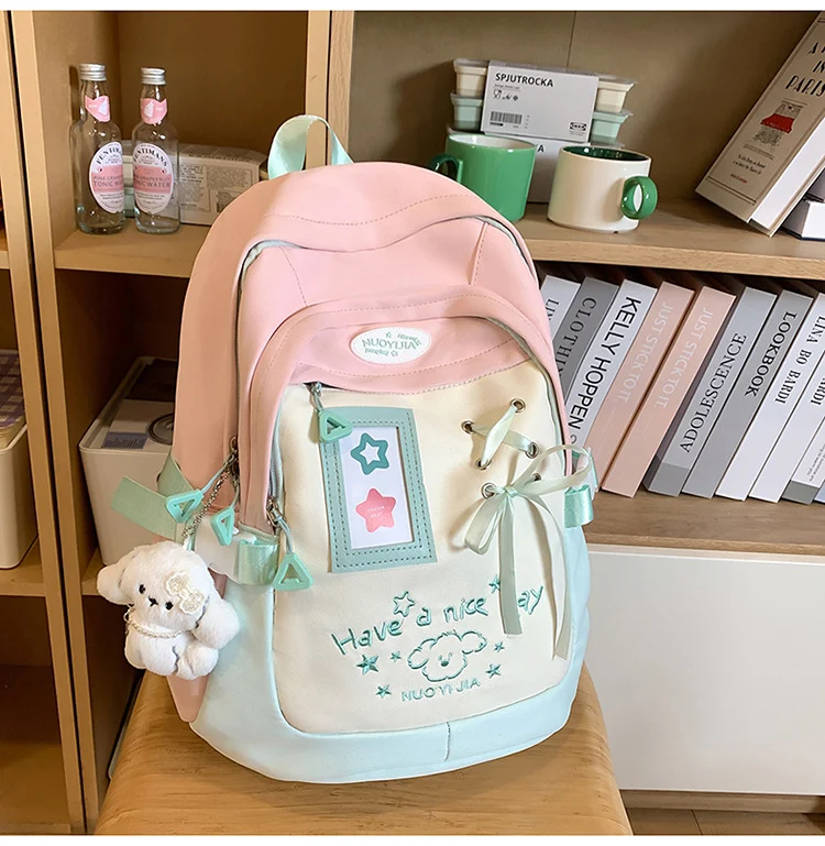 Niedlicher Schulrucksack im Charakter-Design