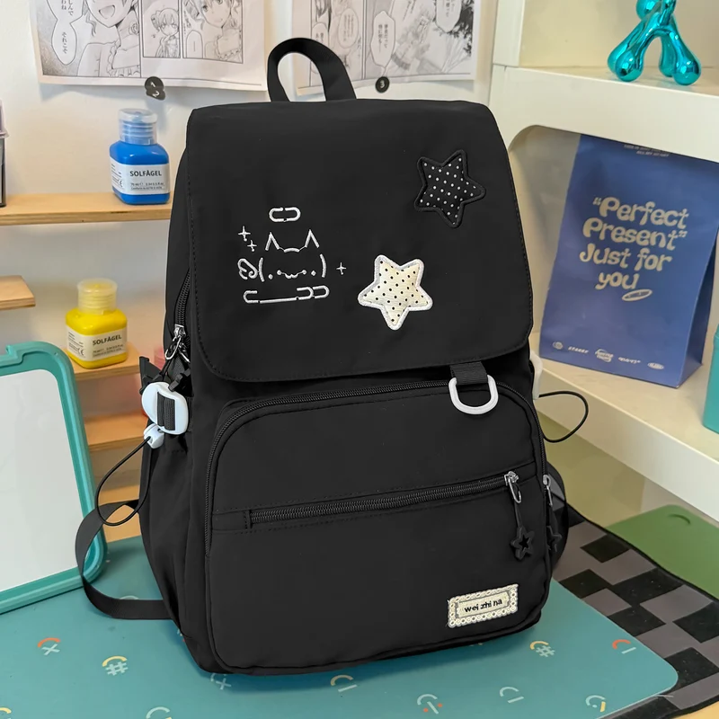 Lustiger und kreativer Schulrucksack im Charakter-Design