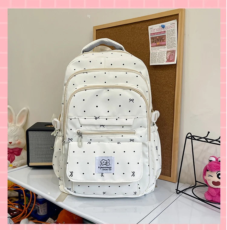 Charmanter Schulrucksack mit Tupfenmuster