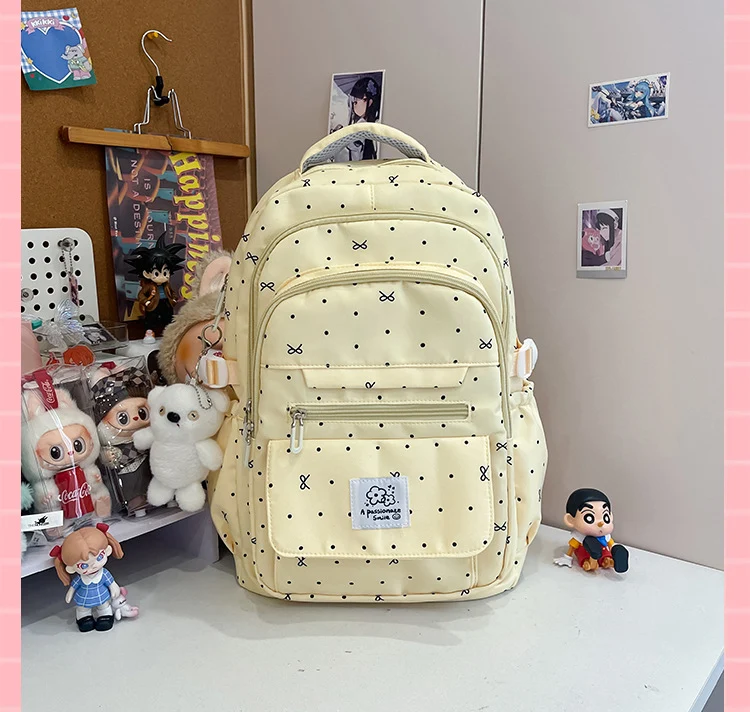 Charmanter Schulrucksack mit Tupfenmuster