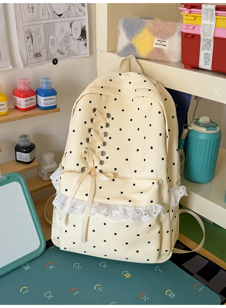 Schulrucksack mit Polka-Dot-Muster und Spitzenbesatz