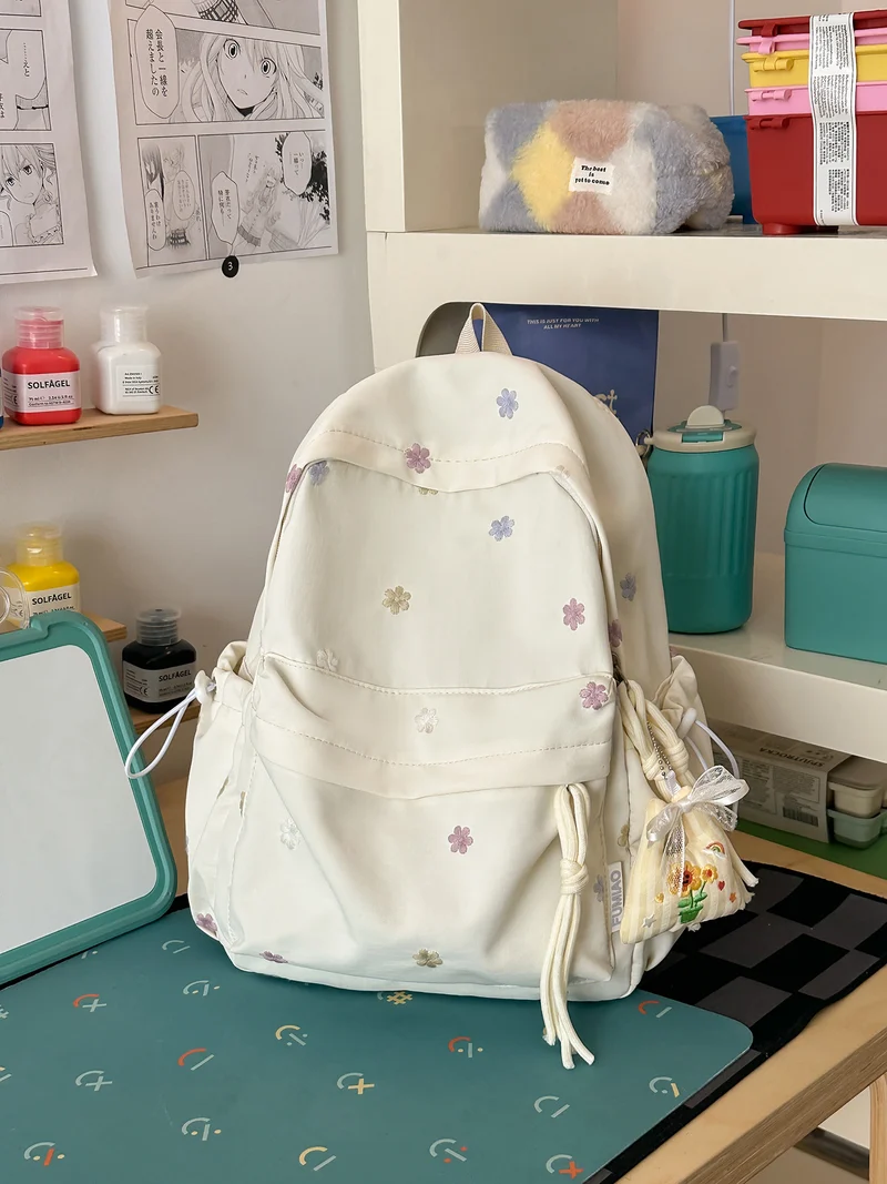 Bestickter Tagesrucksack mit Blumenmuster