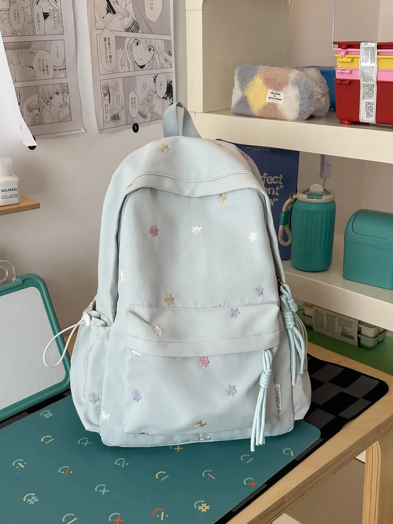 Bestickter Tagesrucksack mit Blumenmuster