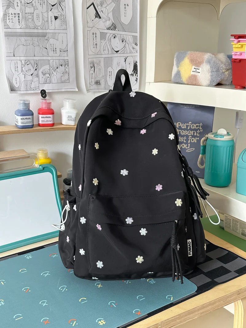 Bestickter Tagesrucksack mit Blumenmuster