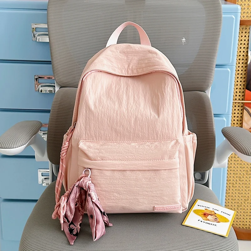 Bestickter Schulrucksack mit Blumenmuster