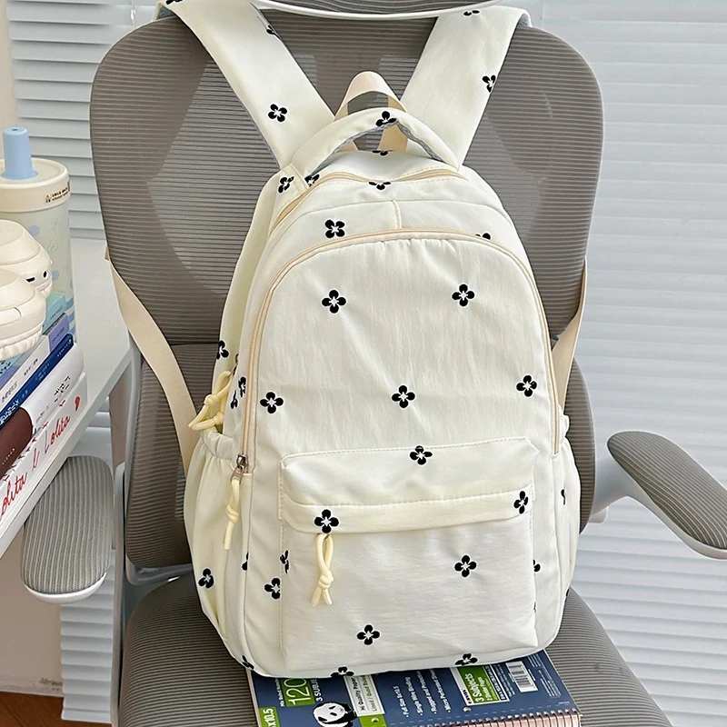 Leichter Schulrucksack mit Blumenmuster