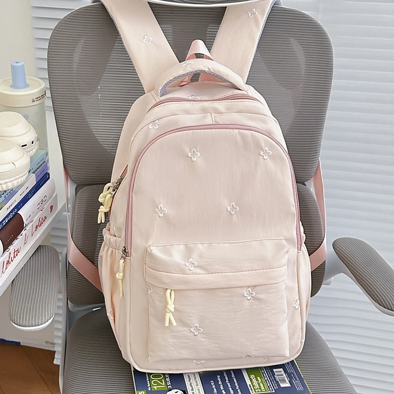 Leichter Schulrucksack mit Blumenmuster