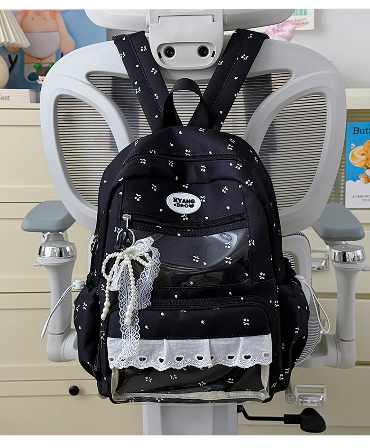 Blumig verzierter, lockerer Schulrucksack