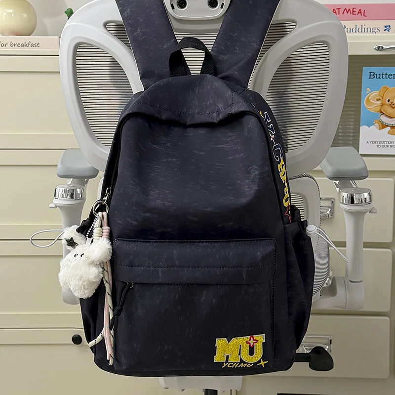 Klassischer bestickter Schulrucksack