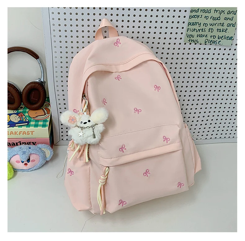 Charmanter bestickter Schulrucksack