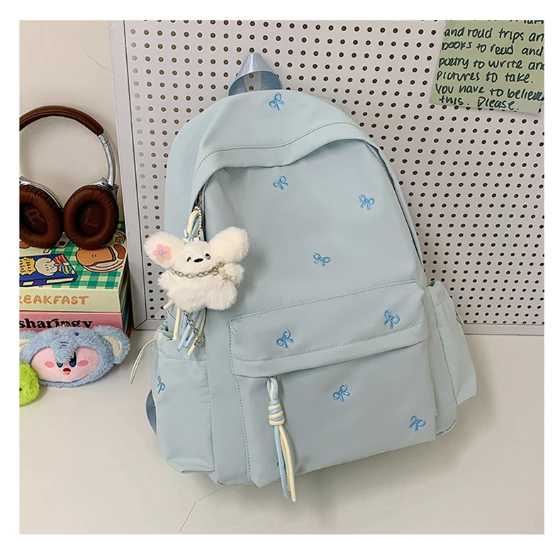 Charmanter bestickter Schulrucksack