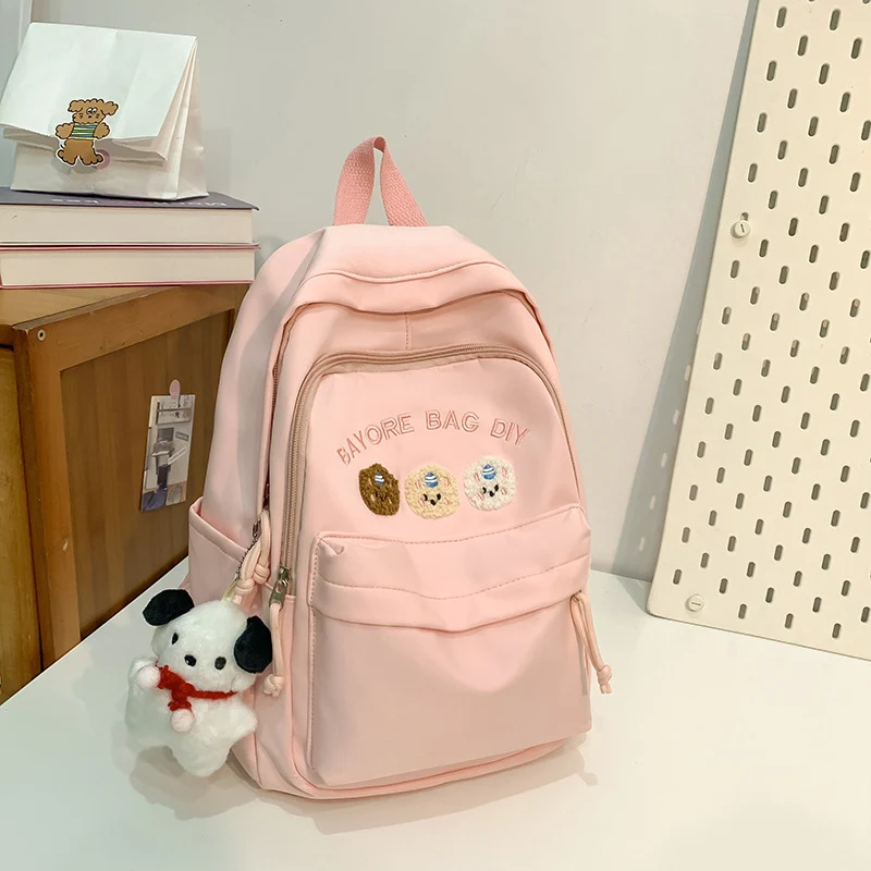 Dekorative, bestickte Schultasche