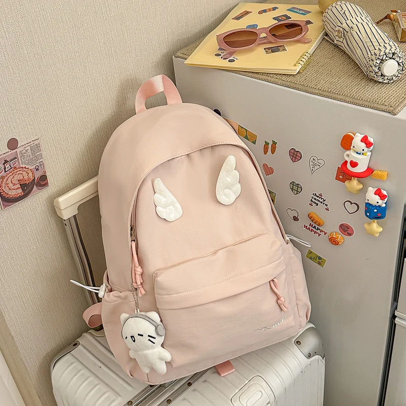 Niedlicher Schulrucksack mit Flügeldesign