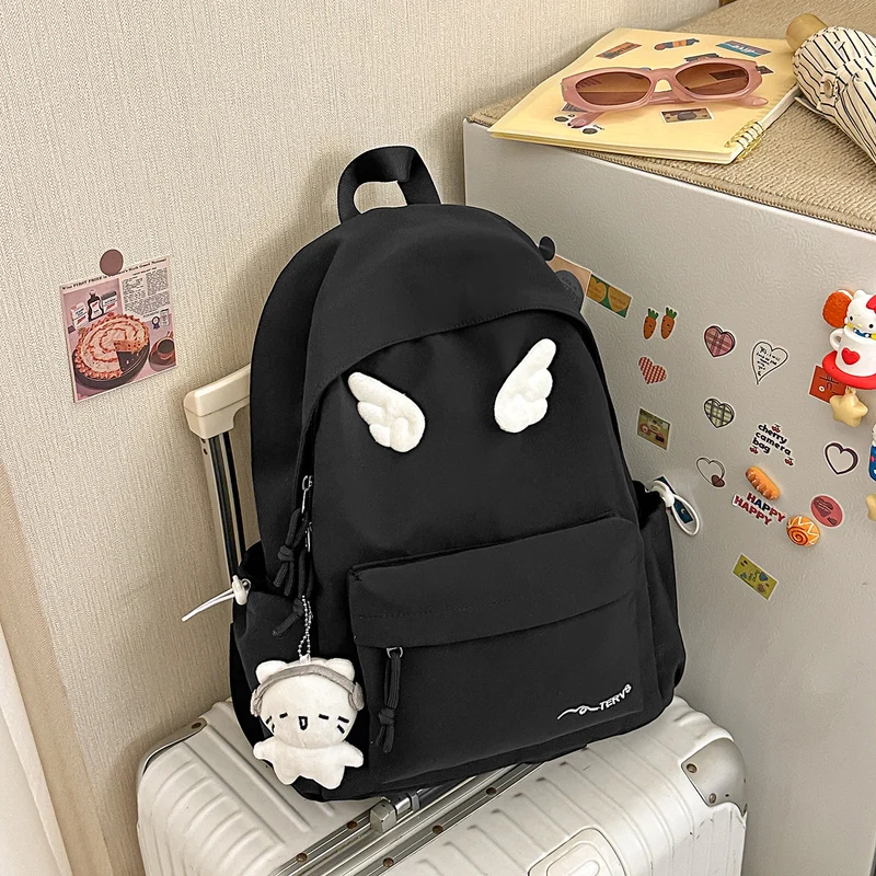 Niedlicher Schulrucksack mit Flügeldesign