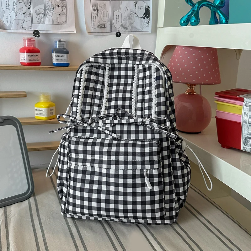 Lässiger karierter Schulrucksack