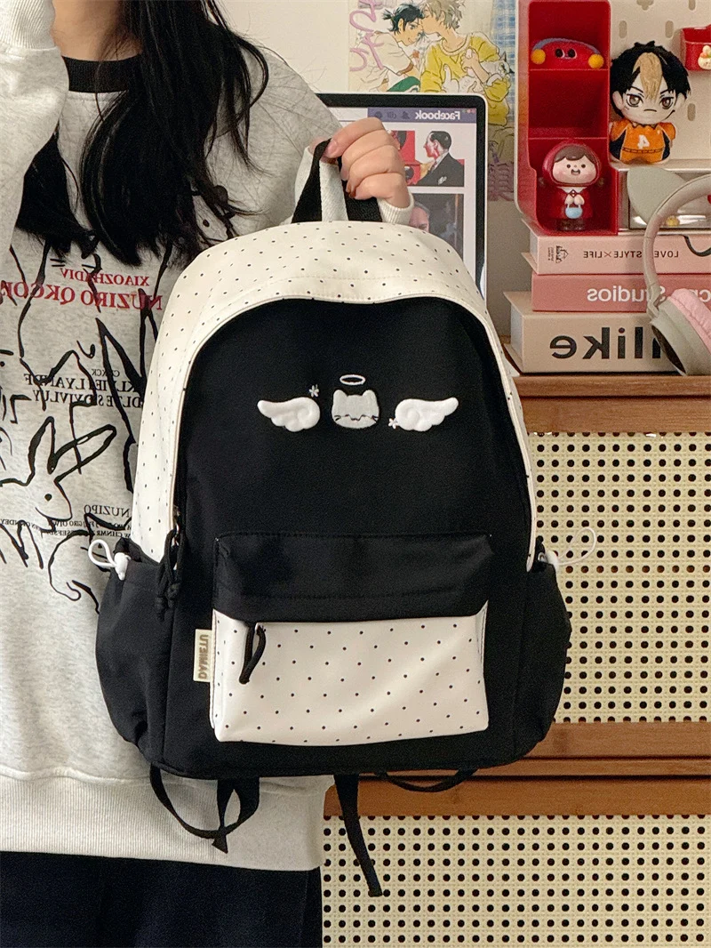Niedlicher Schulrucksack mit Zeichentrickfigur