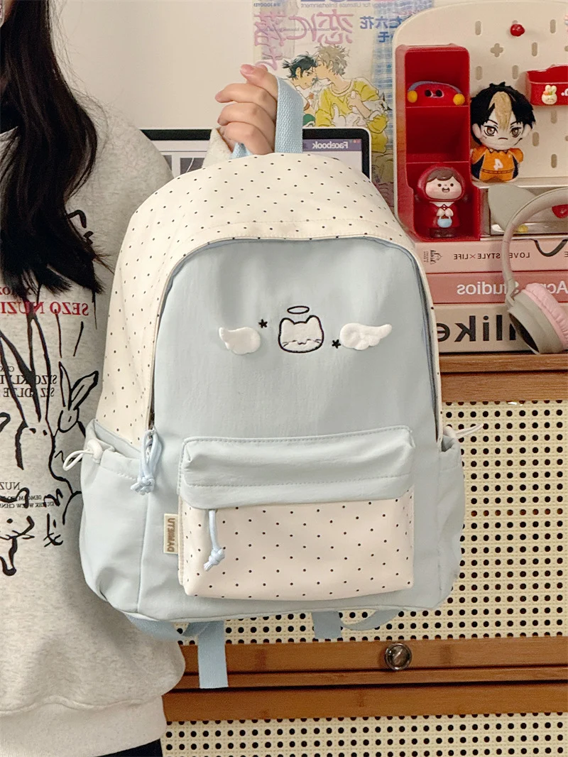 Niedlicher Schulrucksack mit Zeichentrickfigur