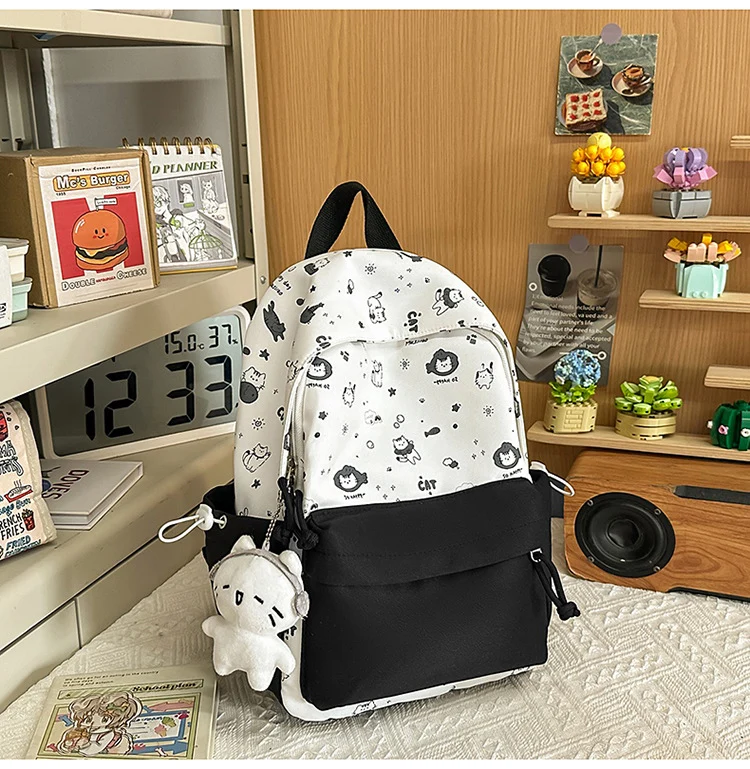 Niedlicher Schulrucksack im Charakter-Design