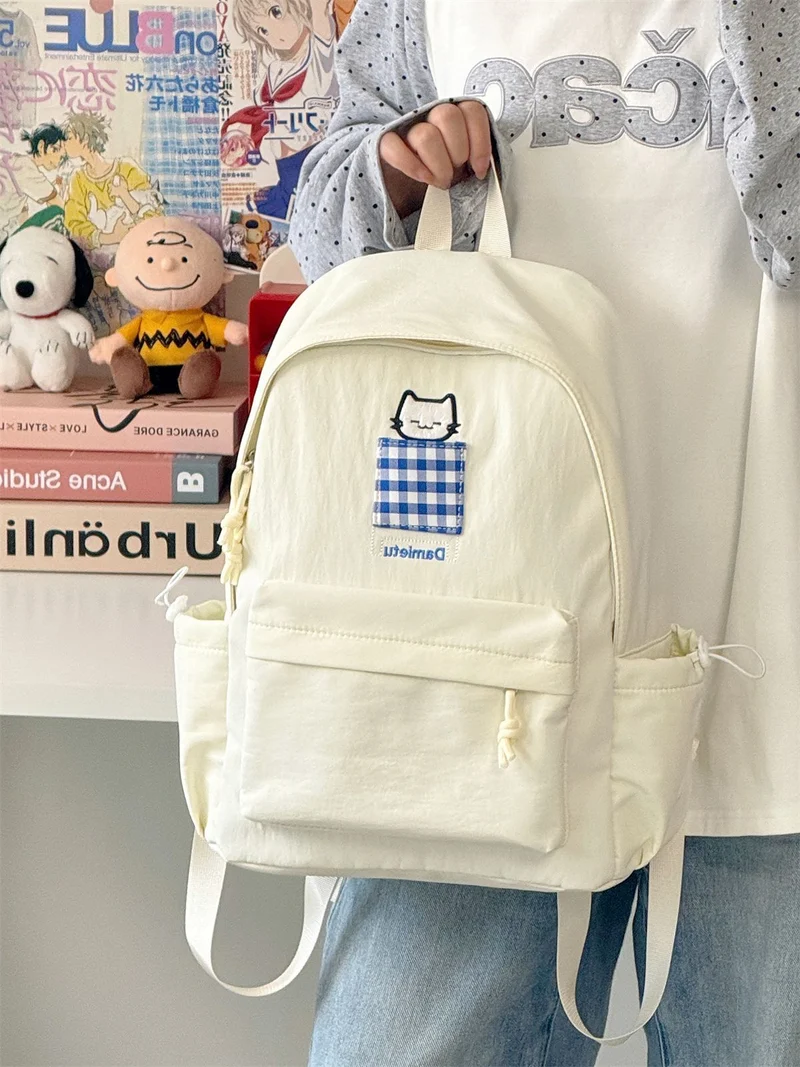 Kompakter Schulrucksack mit Katzenstickerei
