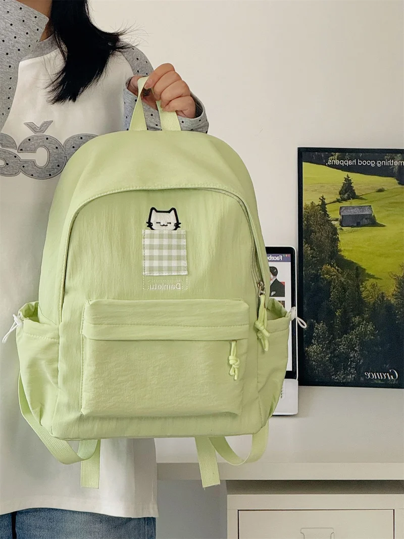 Kompakter Schulrucksack mit Katzenstickerei