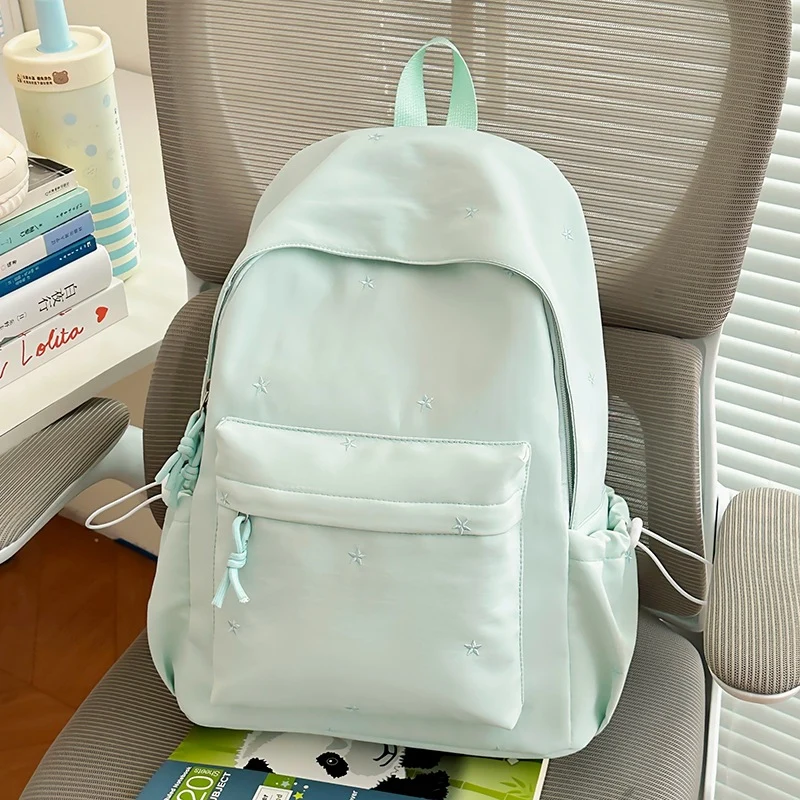 Lässiger Schulrucksack mit Sternenverzierung