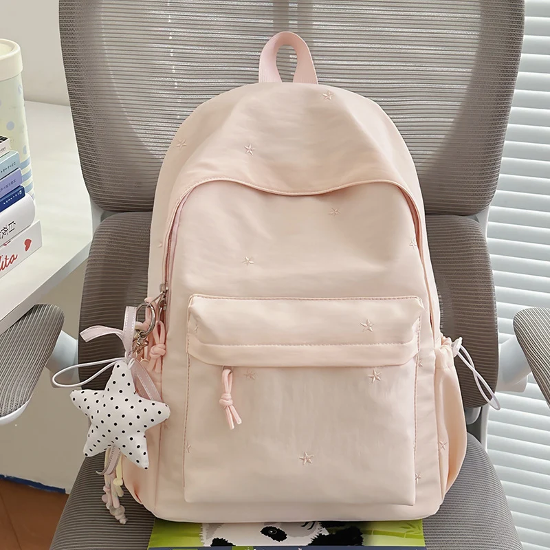 Lässiger Schulrucksack mit Sternenverzierung