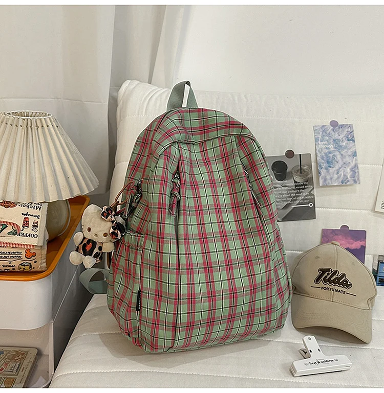 Lässige karierte Schultasche