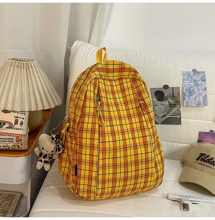 Lässige karierte Schultasche