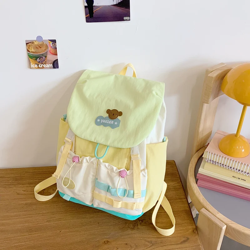 Niedlicher Schulrucksack für Jugendliche mit Charakter-Motiv